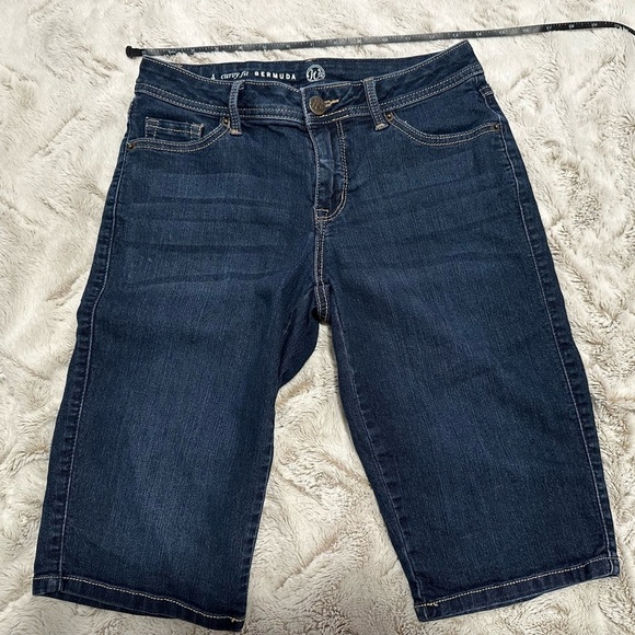 W62 Curvy Fit Bermuda Dark Blue Demin Jean Shorts - Picture 2 of 13